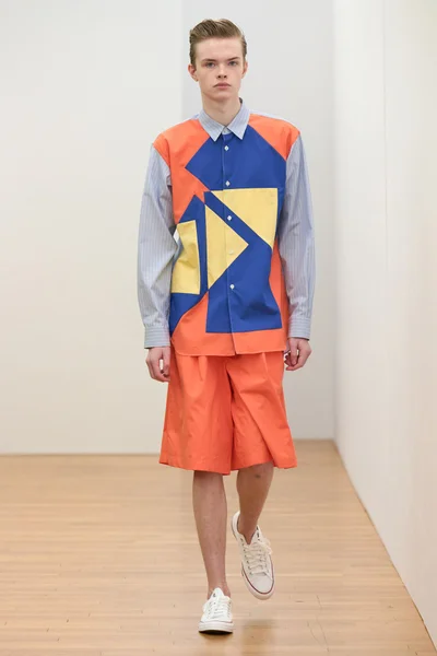 Look 15